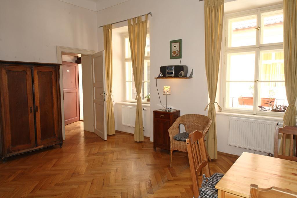 Little Town Budget Hotel Prag Zimmer foto