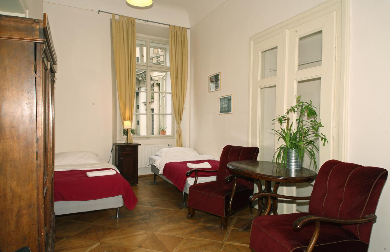 Little Town Budget Hotel Prag Zimmer foto