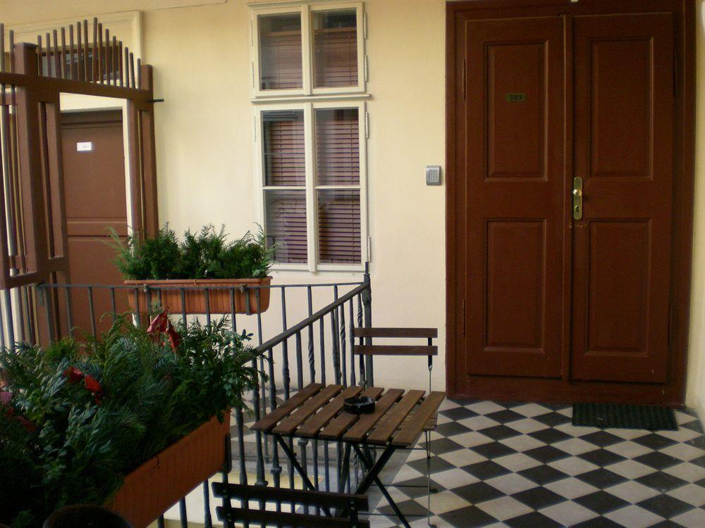 Little Town Budget Hotel Prag Exterior foto