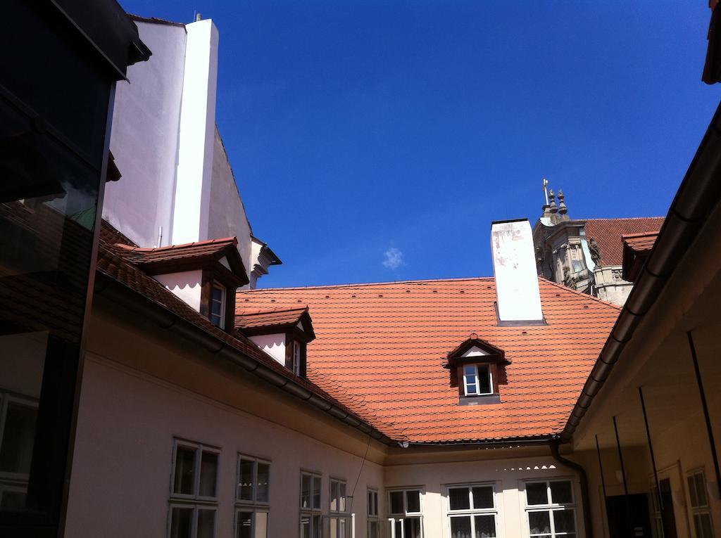 Little Town Budget Hotel Prag Exterior foto